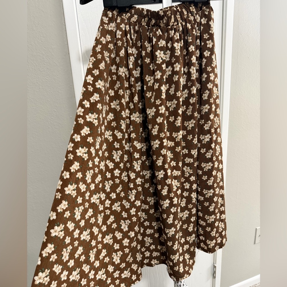 Chic Floral A-Line Skirt in Brown
